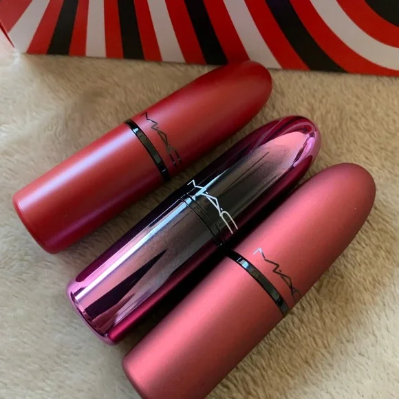 Mac Cosmetics Lipstick Set Trio FULL SZ Ruby Woo Bated Breath Devoted to Chili